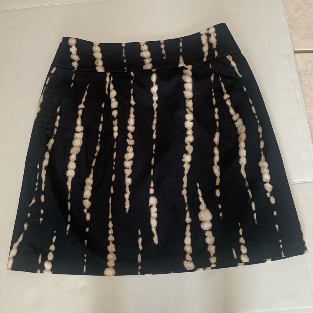 Ann Taylor Black and Cream‎ Mini Skirt Tie Dye Size 6